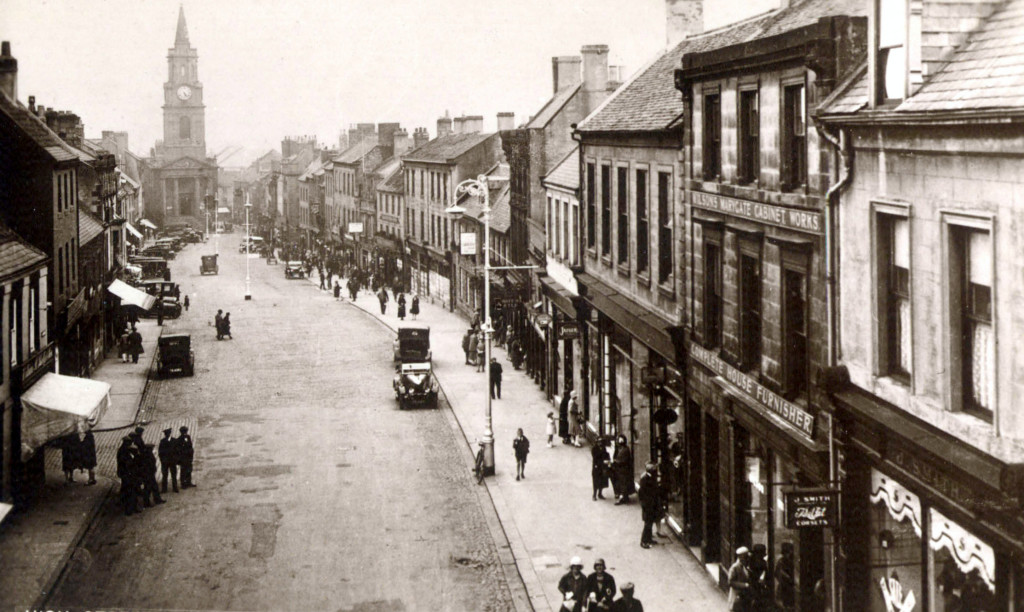 Early 1900s photograph of the High Street, from the Scotsgate Arch. © Berwick Record Office BRO 1636-2-9
