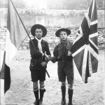 Early 1900s French and British boy scouts with their respective national flags. Source Bibliothèque nationale de France. Wikimedia Commons PD-1923.